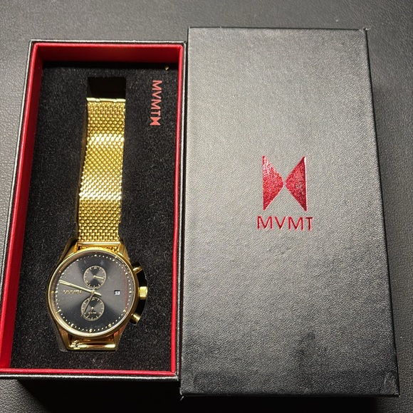 MVMT - Voyeger Eclipse Gold | 42MM
New - Picture 3 of 6